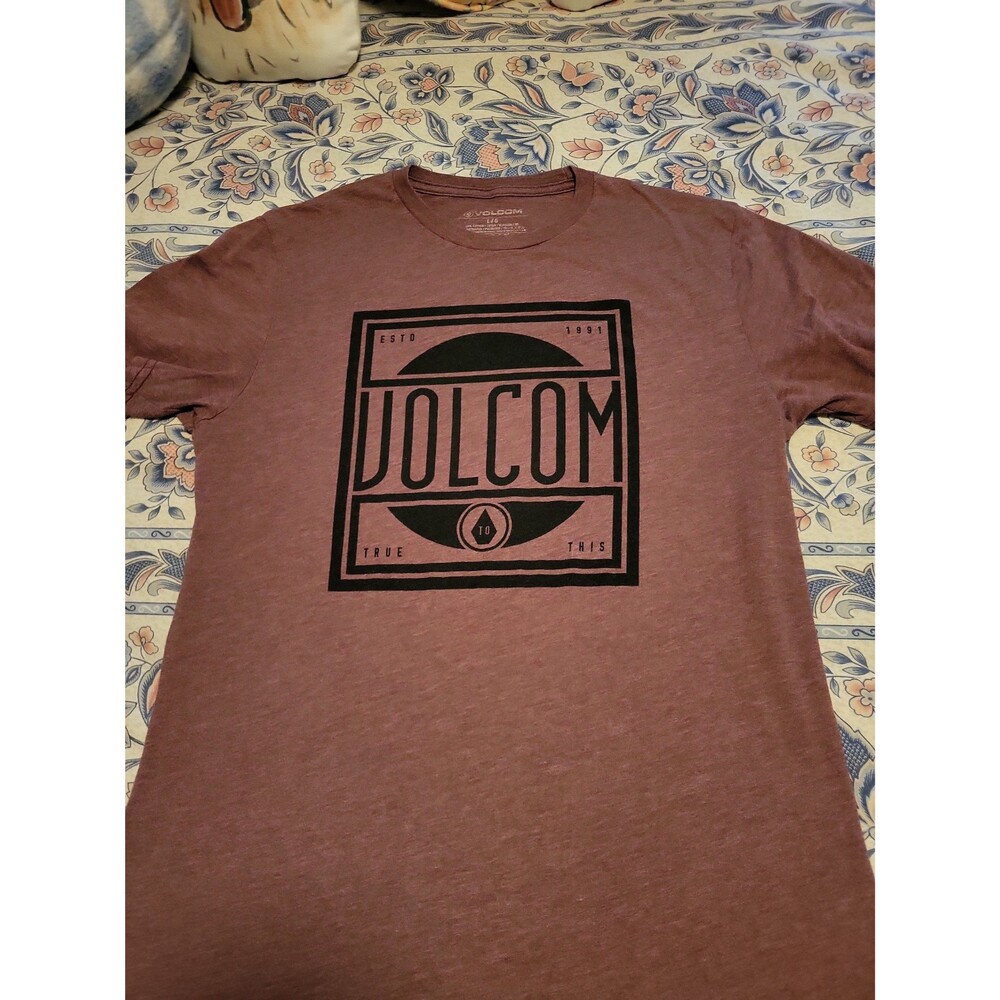 Volcom Men's Burgundy Graphic T-Shirt
